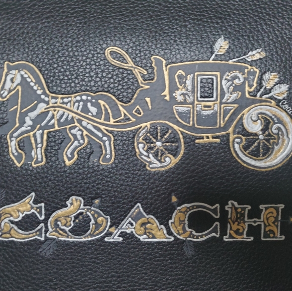 Coach Large Wristlet with Chelsea Champlain Animation - Picture 3 of 5